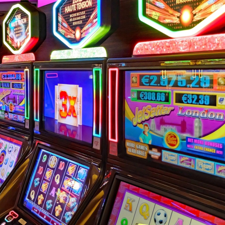 slot machine neon casino
